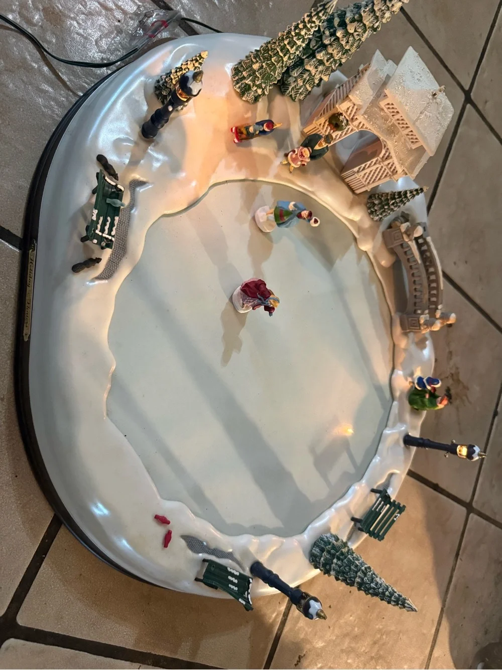 Holiday Skaters Skating Pond Lights Music Box WORKS Complete With Manual